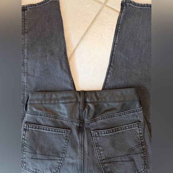 AEO 6 Short Faux Leather trim Black Denim Super High Rise Ankle Straight Jean - Picture 4 of 7